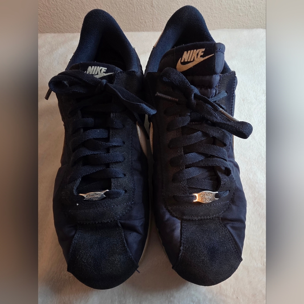 Dark Blue Nike Sneakers Men's Size 12  Classic Low Tops